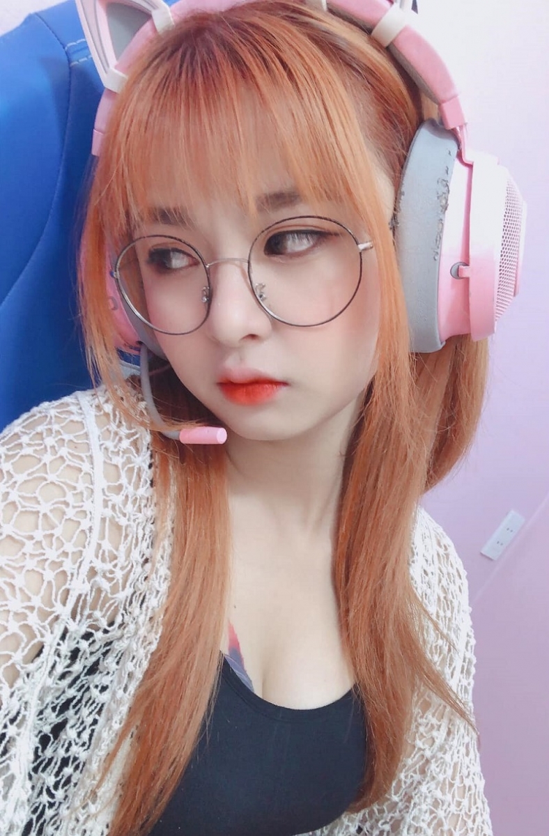 Link Mèo 2k4 lộ clip ăn kem với bé chanh không che
