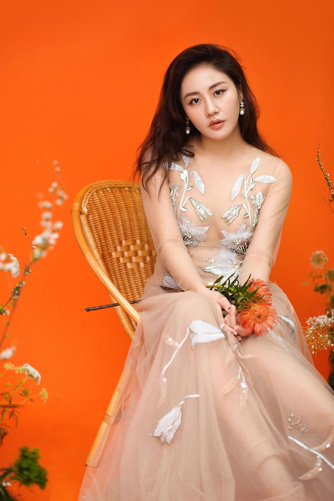 Văn Mai Hương bị lộ clip nóng do ai phát tán.