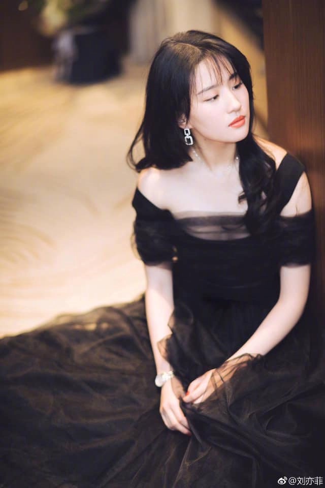 Lưu Diệc Phi lộ clip 18+ không che với các đại gia