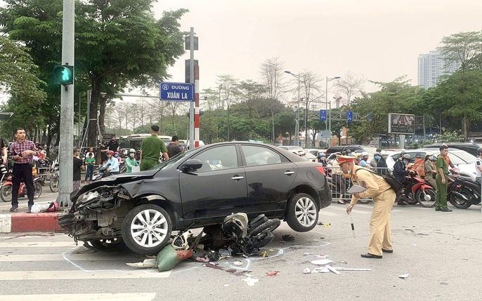 Xe đi&ecirc;n g&acirc;y tại nạn V&otilde; Ch&iacute; C&ocirc;ng