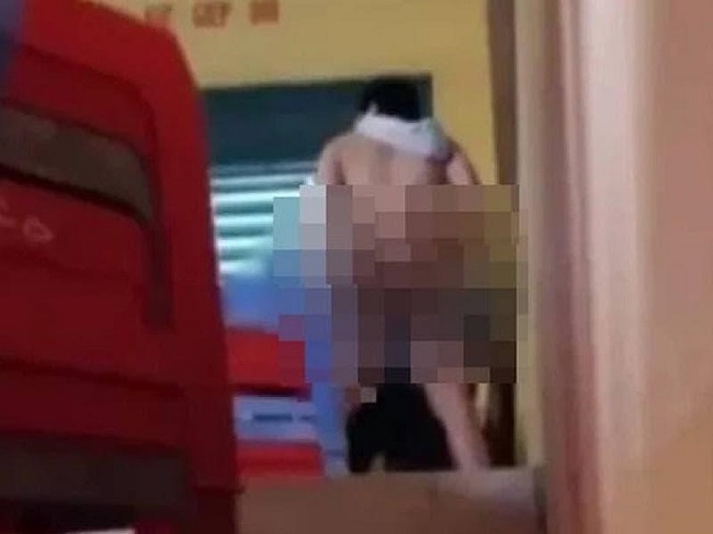 lộ clip hai nh&acirc;n vật nam m&acirc;y mưa trong lớp học 1
