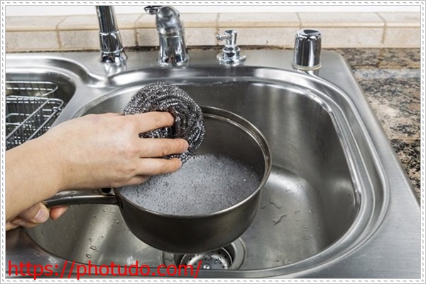 Dụng cụ vệ sinh nhà bếp - búi cọ sắt