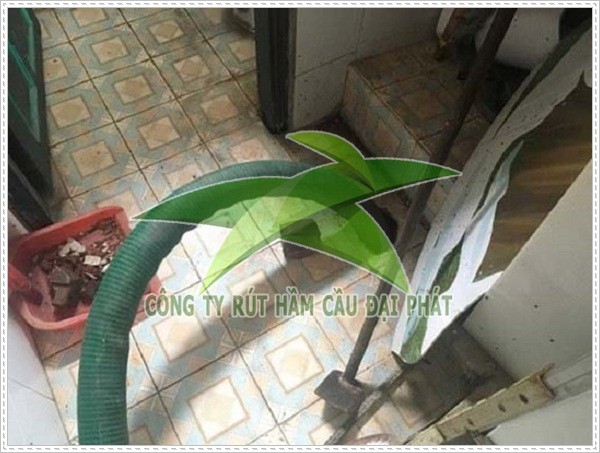 Thi c&ocirc;ng h&uacute;t hầm cầu quận B&igrave;nh Thạnh gi&aacute; rẻ.