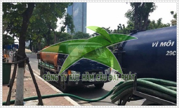 Xe r&uacute;t hầm cầu quận B&igrave;nh Thạnh.